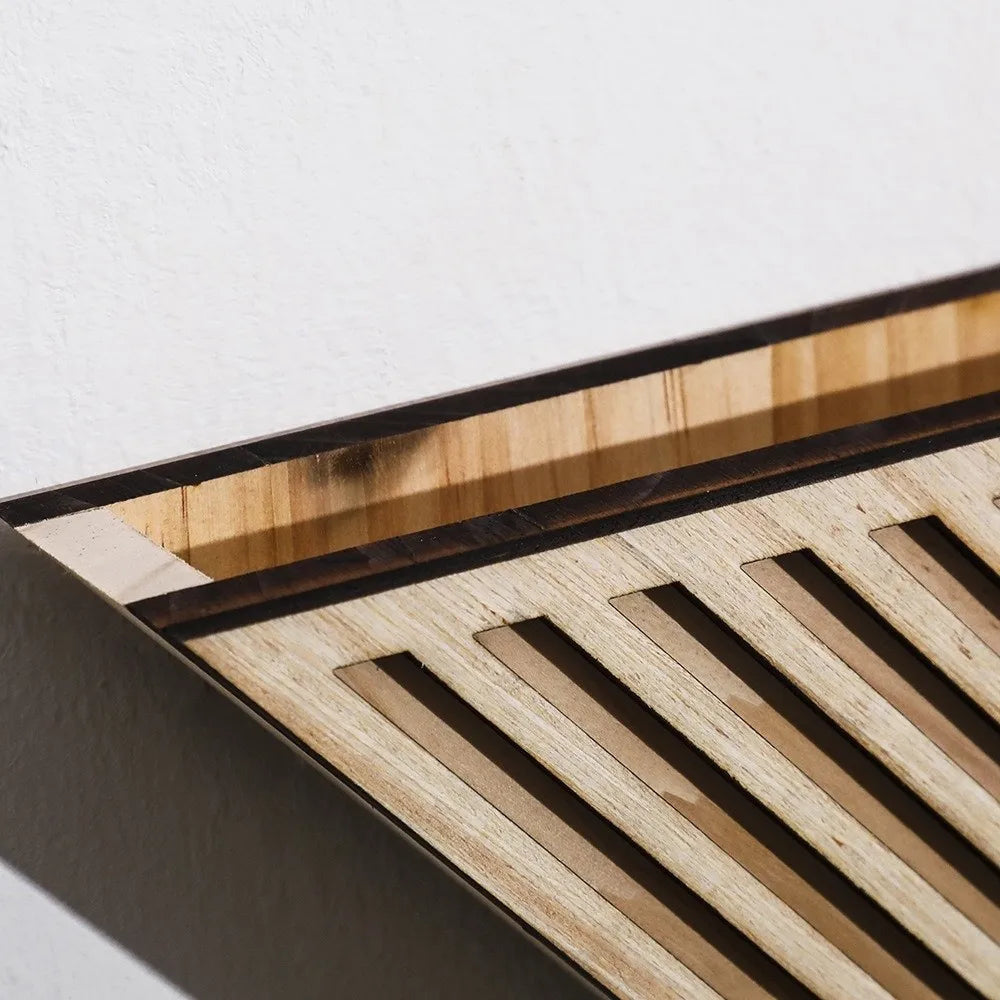 Blumentopf aus Holz zur Wandmontage mit geometrischem Dreieckdesign