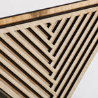 Blumentopf aus Holz zur Wandmontage mit geometrischem Dreieckdesign