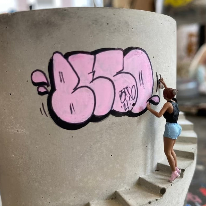 Blumentopf handgefertigt mit Graffiti, handbemalt in Betonoptik - Ansicht 5