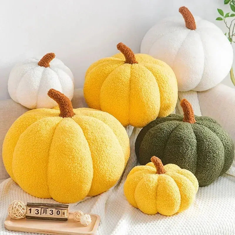 Dekokissen aus Samt in Kürbisform, weiche Herbstdekoration
