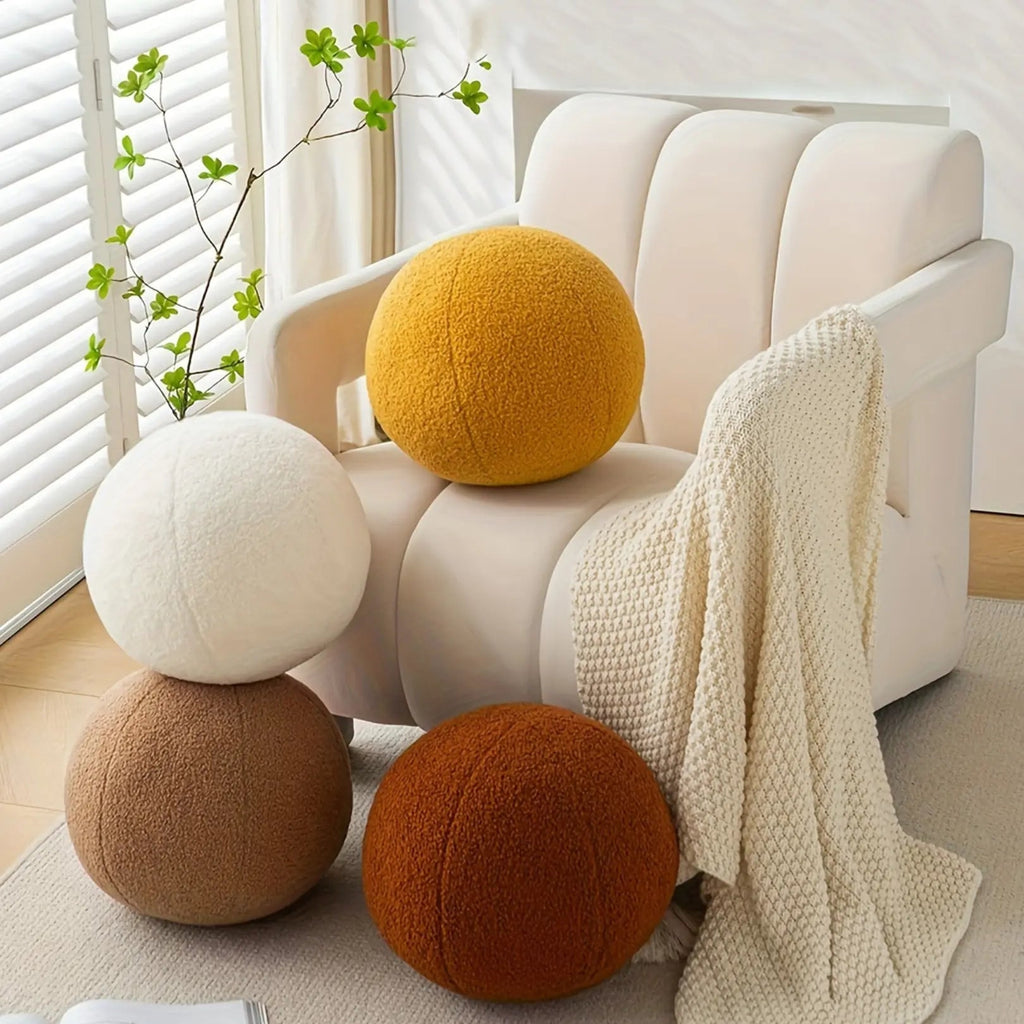 Dekokissen in Kugelform mit Plüschfüllung, minimalistisch