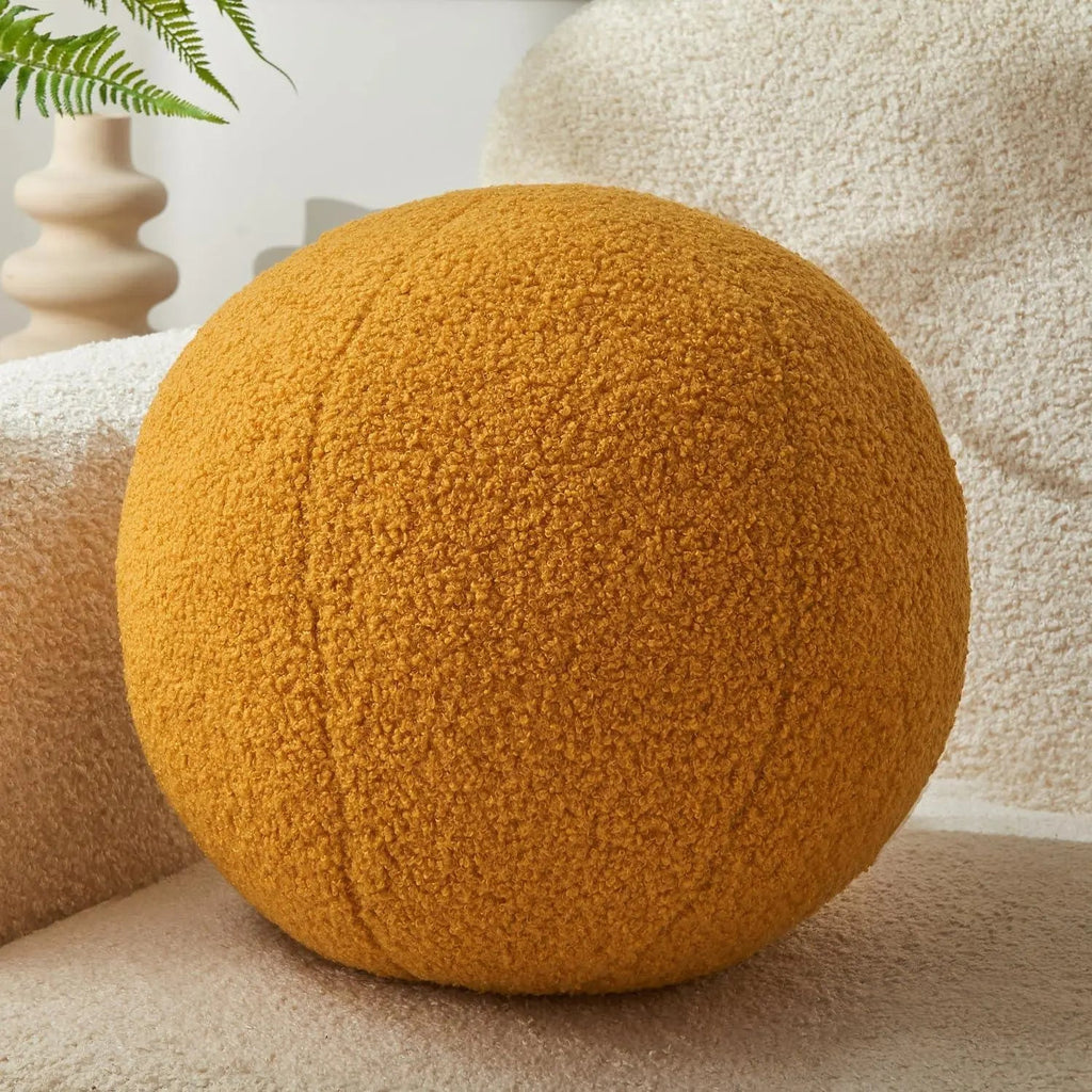 Dekokissen in Kugelform mit Plüschfüllung, minimalistisch