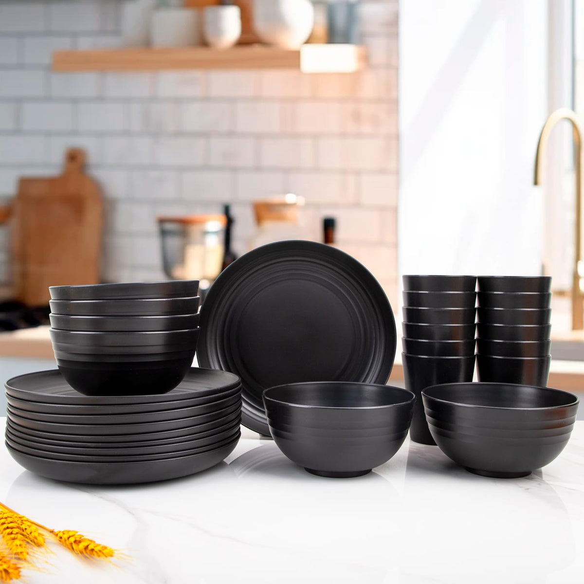 Geschirr Set aus Kunststoff, wiederverwendbar und mikrowellengeeignet
