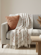 Kuscheldecke aus Baumwolle mit floraler Stickerei und Fransen