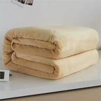 Kuscheldecke aus Korallenfleece mit weicher Flanellstruktur