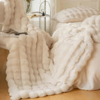 Kuscheldecke aus Teddyfleece, beidseitig weich und wärmend - Ansicht 5