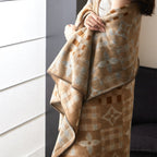 Kuscheldecke aus Wollmischung mit Hahnentritt-Jacquardmuster