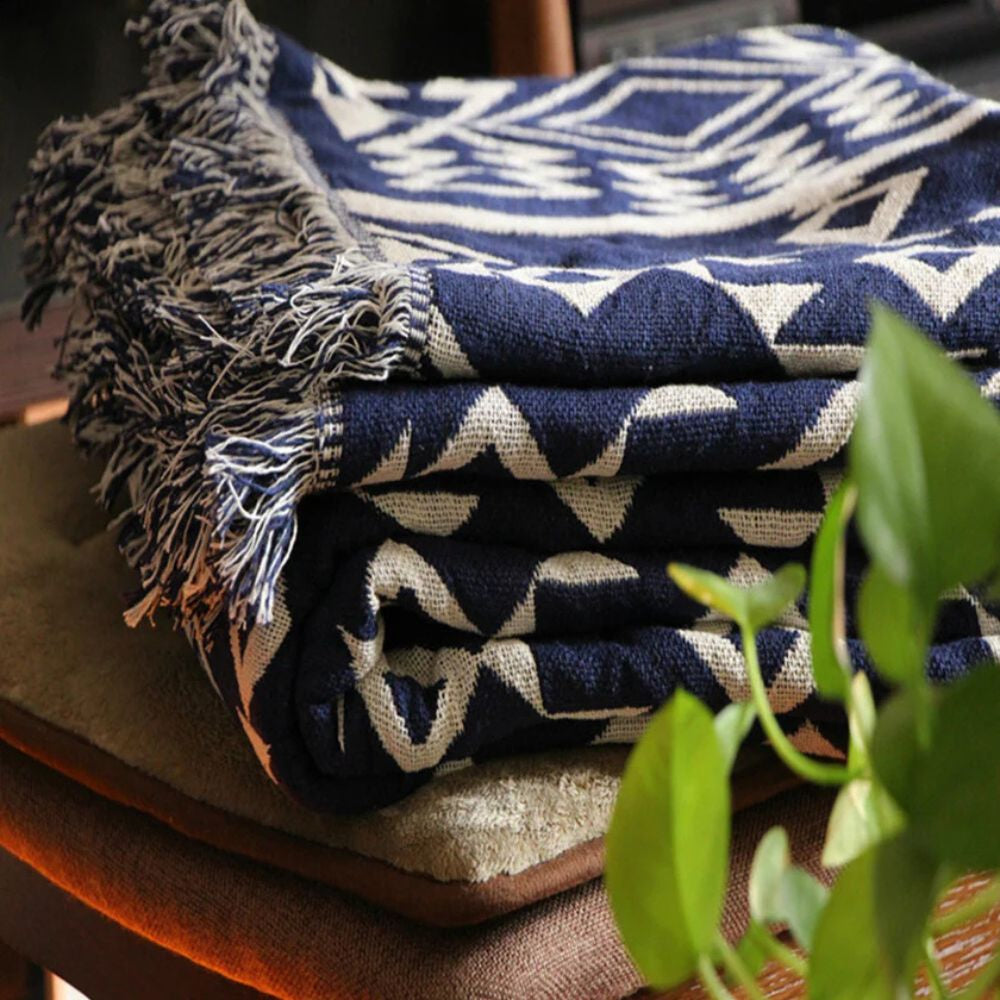 Kuscheldecke wendbar mit Fransen und geometrischem Muster - Ansicht 3