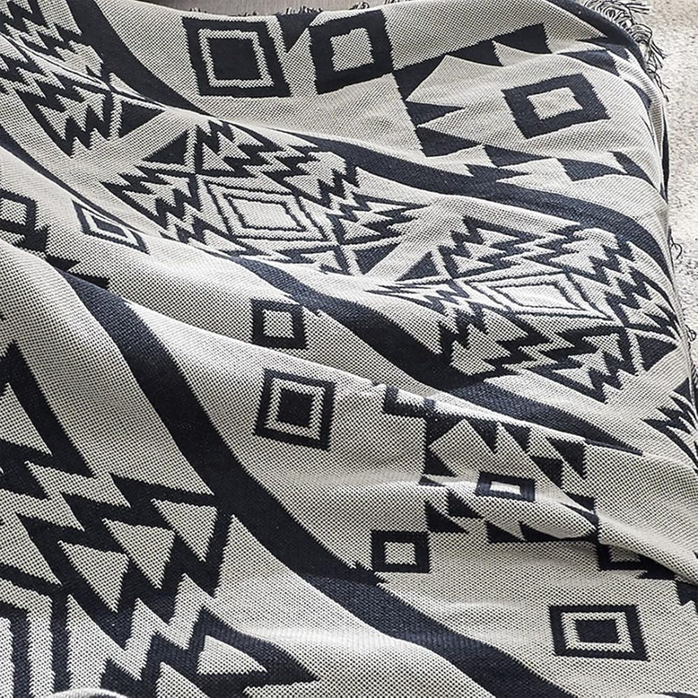 Kuscheldecke wendbar mit Fransen und geometrischem Muster - Ansicht 5