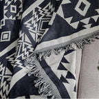 Kuscheldecke wendbar mit Fransen und geometrischem Muster - Ansicht 6