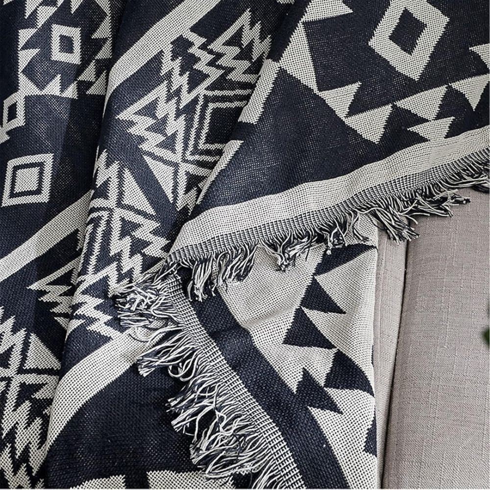 Kuscheldecke wendbar mit Fransen und geometrischem Muster - Ansicht 6