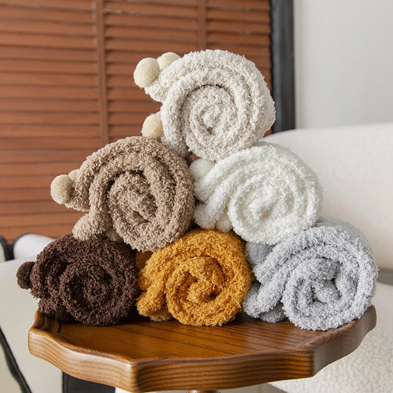 Kuschelsocken aus Plüschstrick, warm und dehnbar mit Bärenmotiv