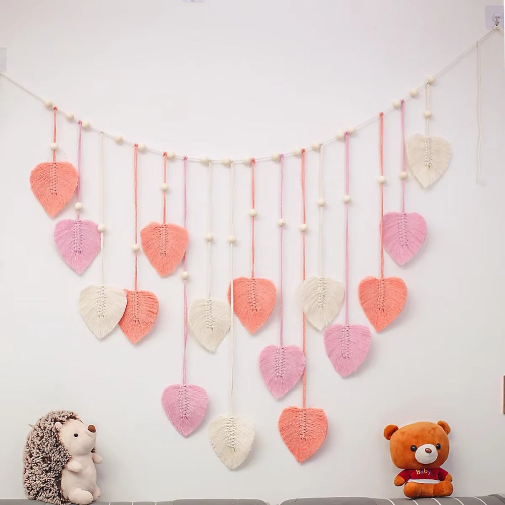 Makramee Wandgirlande aus Wolle, handgewebt mit Blattmotiven