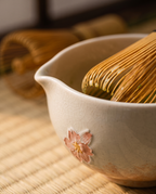Matcha Set aus Keramik und Bambus mit Kirschblütenmotiv - Ansicht 3