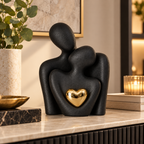 Skulptur aus Keramik, abstrakte Paarfigur in moderner Umarmung