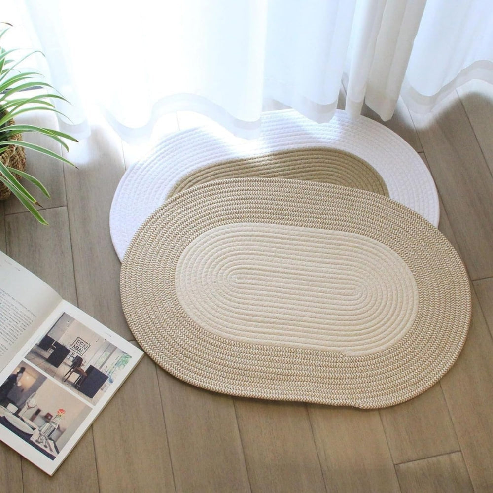 Teppich aus Hanf, oval und handgeflochten im Boho-Stil