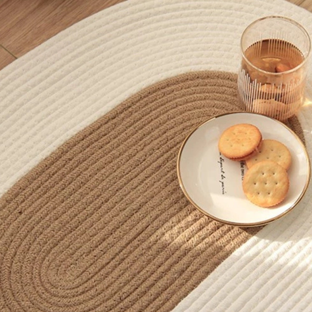 Teppich aus Hanf, oval und handgeflochten im Boho-Stil