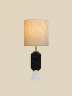 Tischlampe aus Marmor mit Baumwoll-Leinen-Schirm und Holzsockel - Ansicht 2