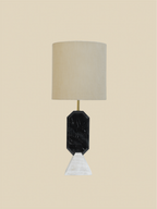 Tischlampe aus Marmor mit Baumwoll-Leinen-Schirm und Holzsockel - Ansicht 3