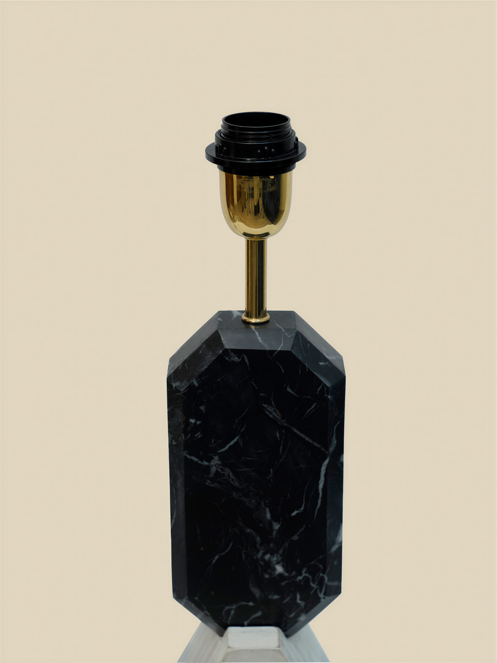 Tischlampe aus Marmor mit Baumwoll-Leinen-Schirm und Holzsockel - Ansicht 7