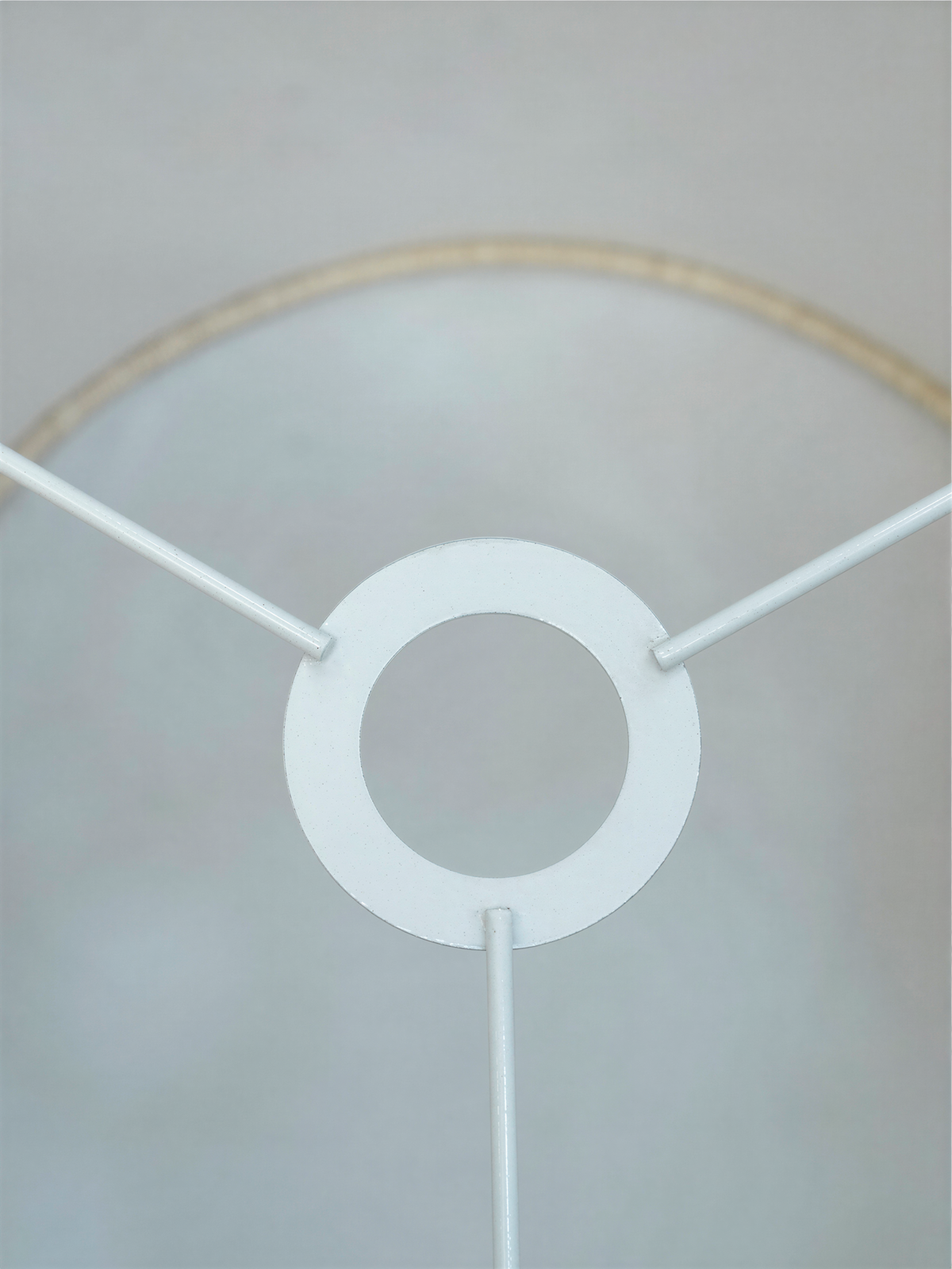 Tischlampe aus Marmor mit Baumwoll-Leinen-Schirm und Holzsockel - Ansicht 8