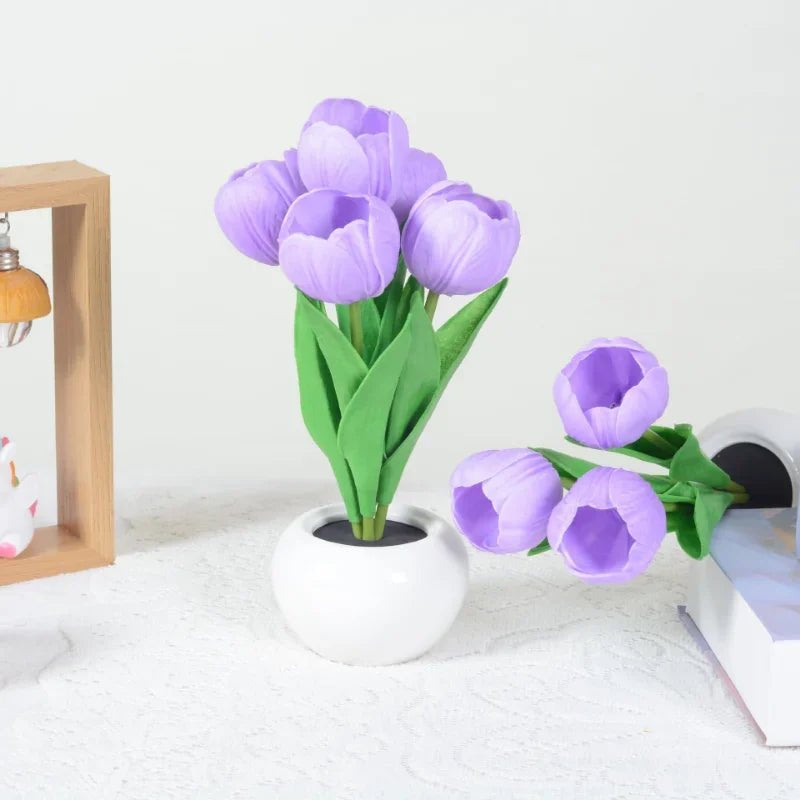 Tischlampe mit LED-Tulpen, warmes Licht und dekorativer Keramik