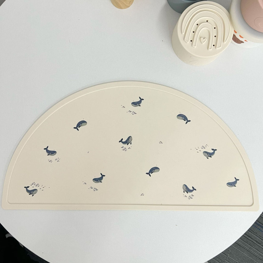 Tischset aus Silikon mit Saugfunktion, Walmotiv und erhöhtem Rand