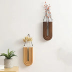 Vase aus Glas mit handgefertigtem Holzrahmen zur Wandmontage