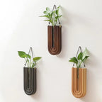 Vase aus Glas mit handgefertigtem Holzrahmen zur Wandmontage