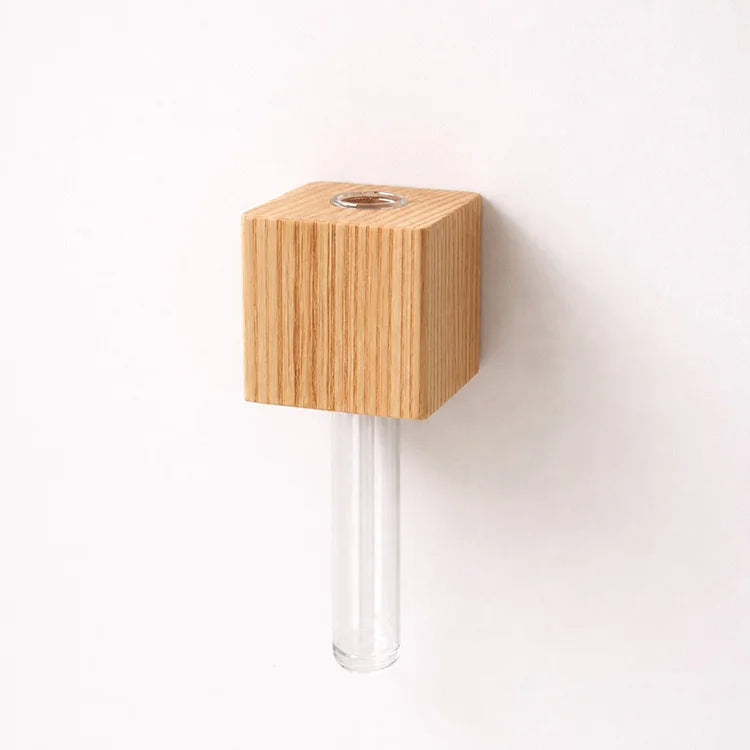 Vase mit magnetischem Holzhalter und herausnehmbarem Glasröhrchen