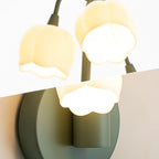 Wandlampe mit Orchideenmotiv, G4-Fassung und botanischem Blattwerk