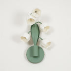 Wandlampe mit Orchideenmotiv, G4-Fassung und botanischem Blattwerk