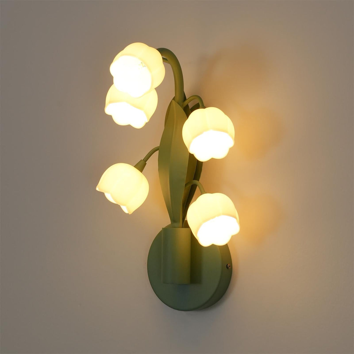 Wandlampe mit Orchideenmotiv, G4-Fassung und botanischem Blattwerk