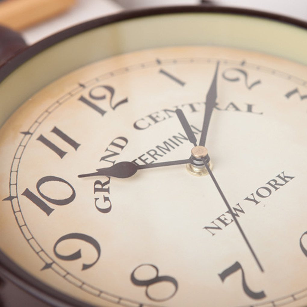 Wanduhr aus Metall mit lautlosem Uhrwerk, doppelseitige Bahnhofsuhr - Ansicht 3