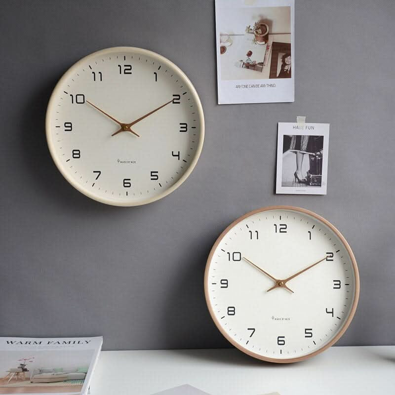 Wanduhr in Holzoptik, rund und leise im skandinavischen Stil - Ansicht 3