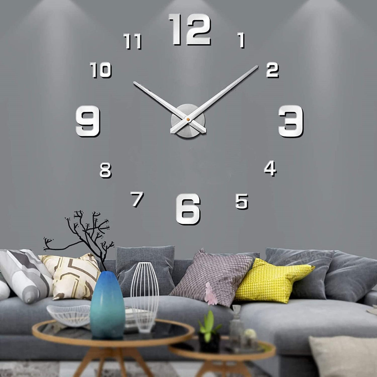 Wanduhr mit Quarzwerk, offene Gestaltung und erhabene Stundenmarkierungen
