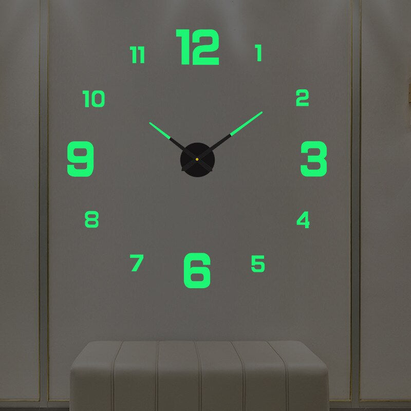 Wanduhr mit Quarzwerk, offene Gestaltung und erhabene Stundenmarkierungen