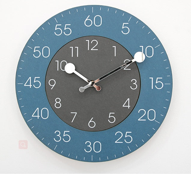 Wanduhr rund und rahmenlos mit kontrastreichem Zifferblatt - Ansicht 6