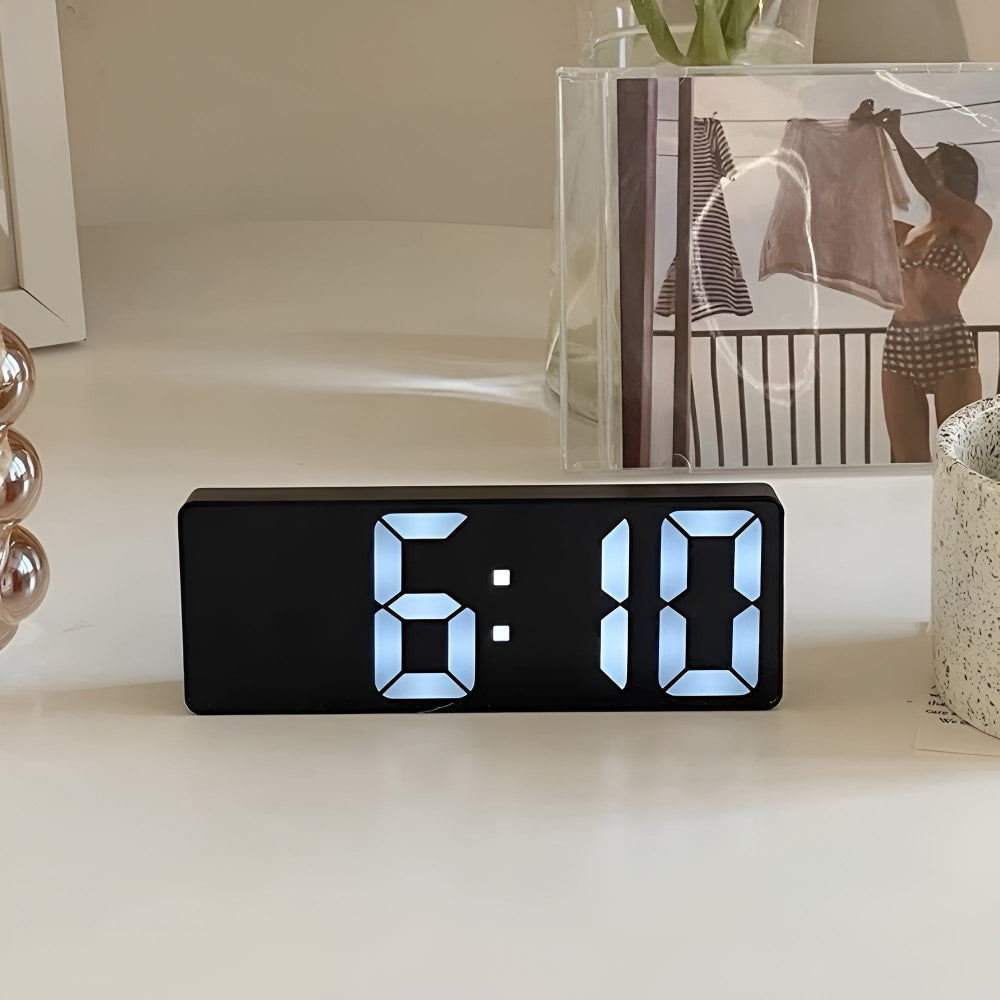 Wecker digital mit LED-Spiegeldisplay, Schlummerfunktion und Temperaturanzeige