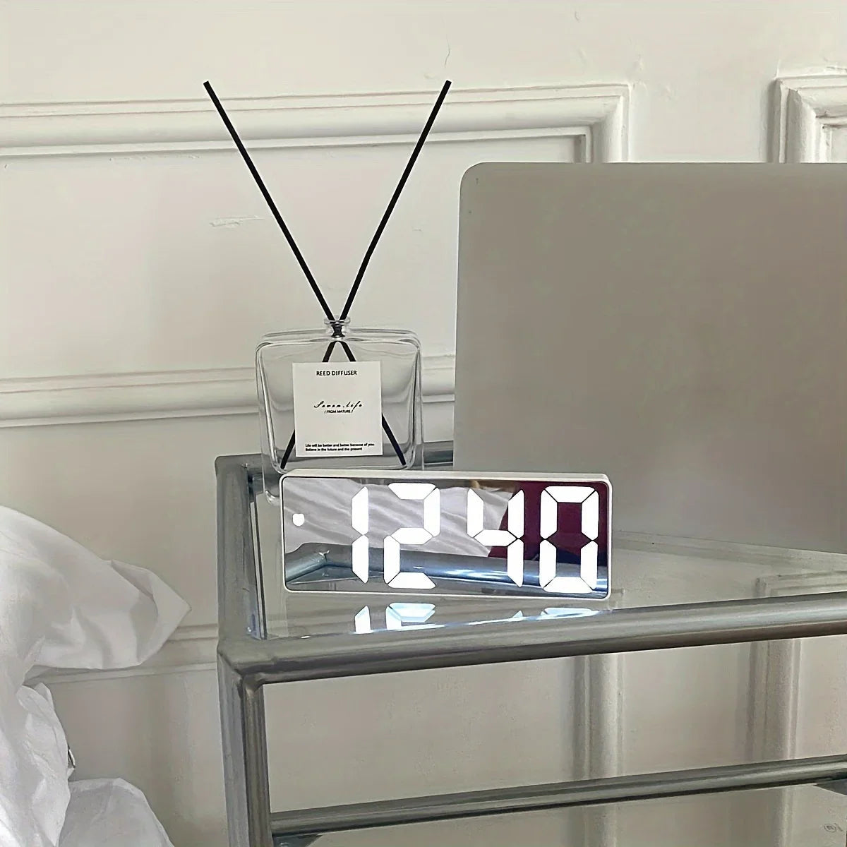 Wecker digital mit Spiegelfront, LED- und Temperaturanzeige - Ansicht 4