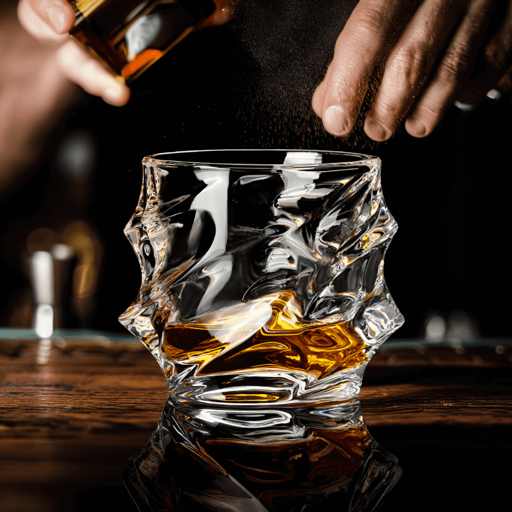 Whiskyglas aus Kristallglas mit Wellenrelief und glatter Innenseite - Ansicht 10