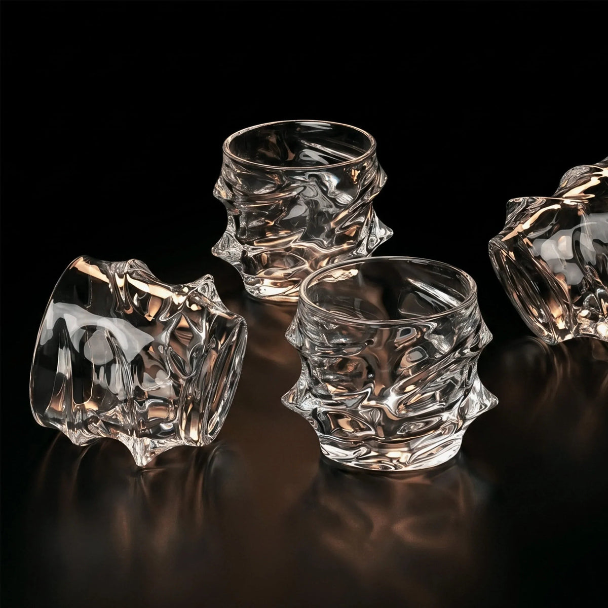 Whiskyglas aus Kristallglas mit Wellenrelief und glatter Innenseite - Ansicht 11