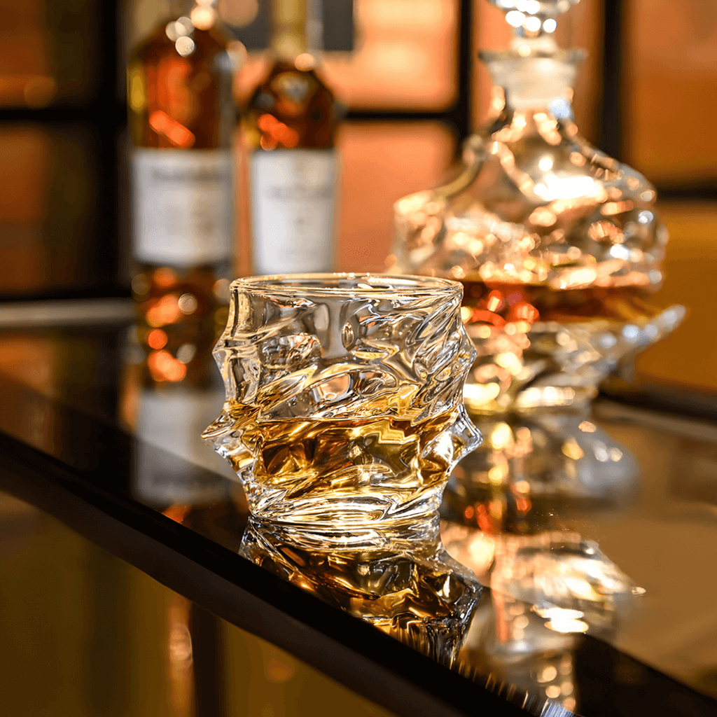 Whiskyglas aus Kristallglas mit Wellenrelief und glatter Innenseite - Ansicht 13